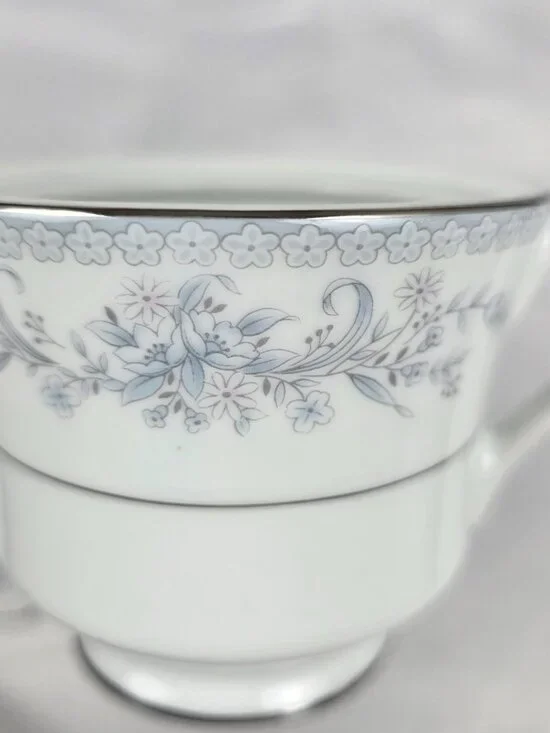 Mikasa Dresden Rose Sugar Bowl & Lid White with Blue and Pink Flowers on Rim - Picture 8 of 13
